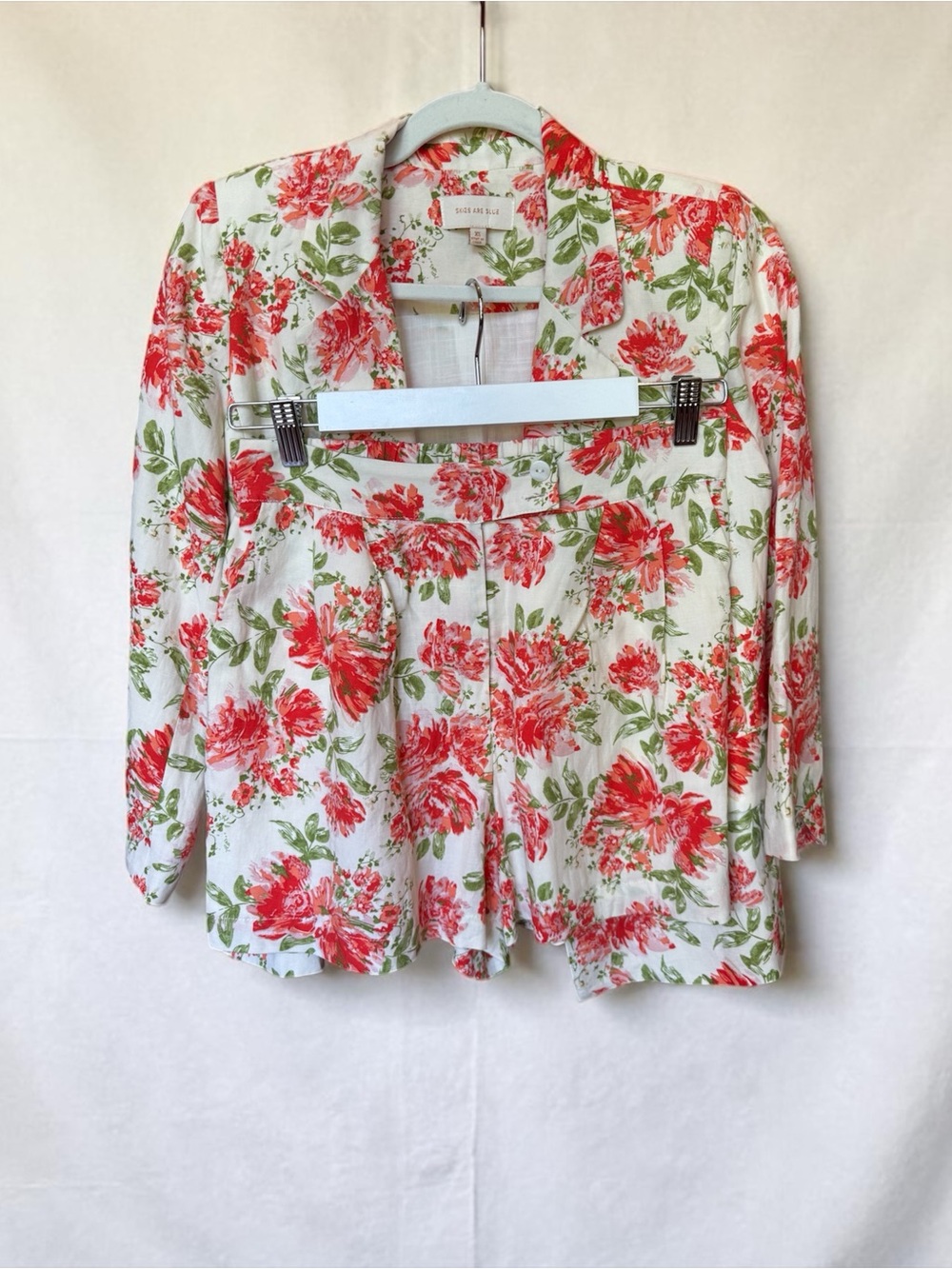 Skies Are Blue - Blazer and Shorts Set Floral Print Coral-Red